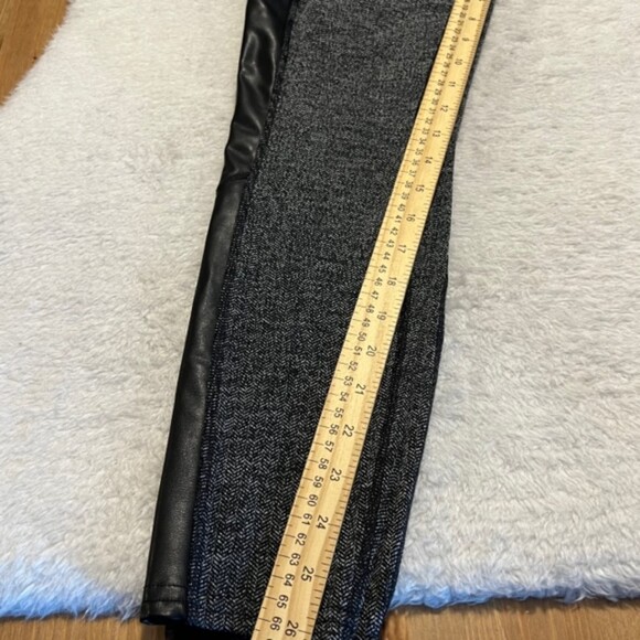 Athleta Black Gray Luxe Drifter Faux Leather Sides Zip Pockets Leggings Sz Small - Picture 11 of 11